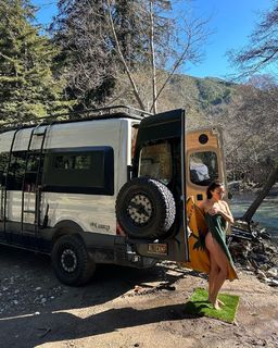 Inanna Sarkis feet photo thumbnail