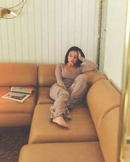 Inanna Sarkis feet photo thumbnail