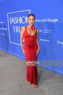 Inanna Sarkis feet photo thumbnail