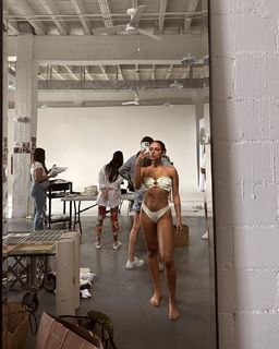 Inanna Sarkis feet photo thumbnail