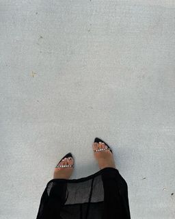 Inanna Sarkis feet photo thumbnail