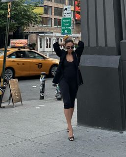 Inanna Sarkis feet photo thumbnail