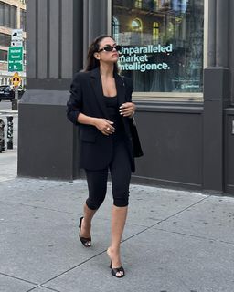 Inanna Sarkis feet photo thumbnail