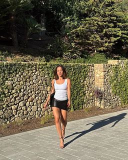 Inanna Sarkis feet photo thumbnail