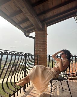 Inanna Sarkis feet photo thumbnail