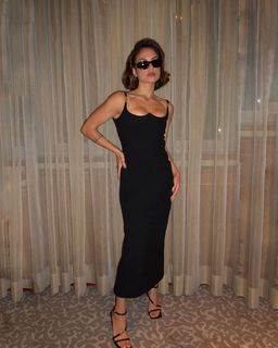 Inanna Sarkis feet photo thumbnail