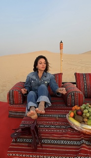 Inanna Sarkis feet photo thumbnail