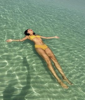 Inanna Sarkis feet photo thumbnail