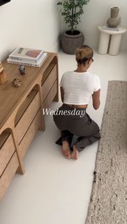 Inanna Sarkis feet photo thumbnail