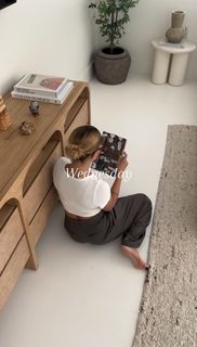 Inanna Sarkis feet photo thumbnail