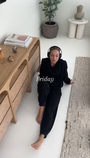 Inanna Sarkis feet photo thumbnail