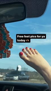 Inde Navarrette feet photo 14