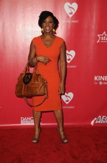 India Arie feet photo 1