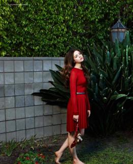 India Eisley feet photo thumbnail