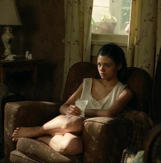 India Eisley feet photo thumbnail