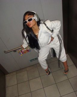 India Love Westbrooks feet photo thumbnail