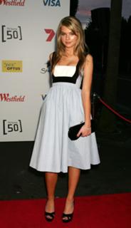 Indiana Evans feet photo thumbnail
