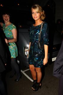 Indiana Evans feet photo thumbnail