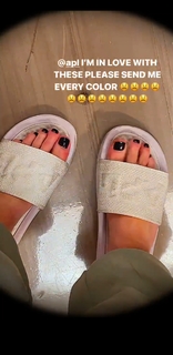 Indiana Massara feet photo thumbnail