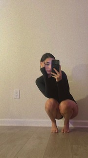 Indiana Massara feet photo thumbnail