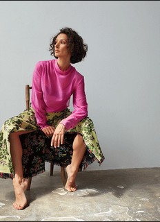 Indira Varma feet photo thumbnail