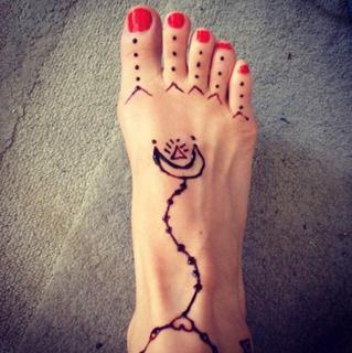 Ines Anioli feet photo thumbnail