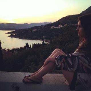 Ines Anioli feet photo thumbnail