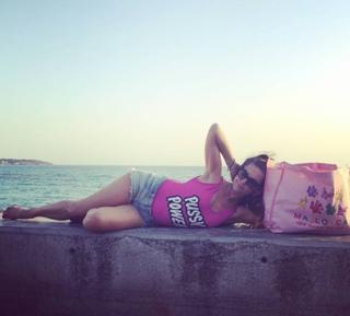 Ines Anioli feet photo thumbnail