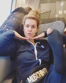 Ines Anioli feet photo thumbnail