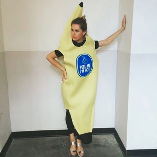 Ines Anioli feet photo thumbnail