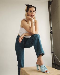 Ines Anioli feet photo thumbnail