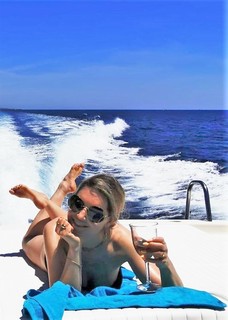 Ines Anioli feet photo thumbnail