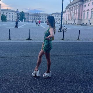 Ines Anioli feet photo thumbnail