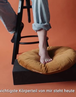 Ines Anioli feet photo thumbnail