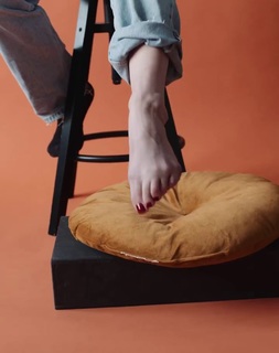 Ines Anioli feet photo thumbnail