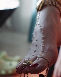 Ines Anioli feet photo thumbnail