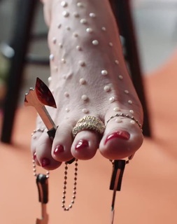 Ines Anioli feet photo thumbnail