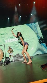 Ines Anioli feet photo thumbnail