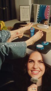 Ines Anioli feet photo thumbnail