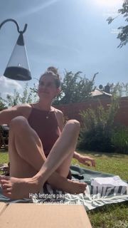 Ines Anioli feet photo thumbnail