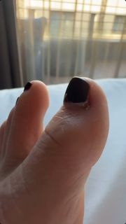 Ines Anioli feet photo thumbnail