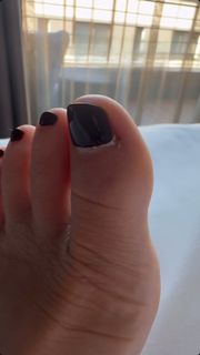 Ines Anioli feet photo thumbnail