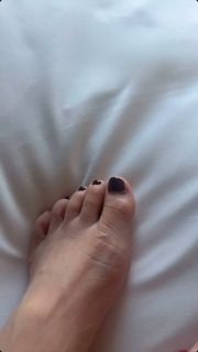 Ines Anioli feet photo thumbnail