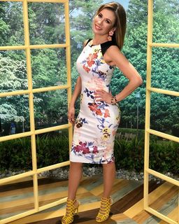 Ingrid Coronado feet photo thumbnail