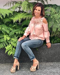 Ingrid Coronado feet photo thumbnail