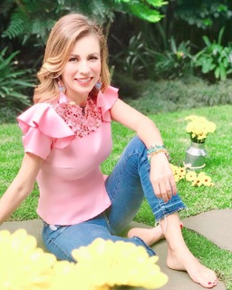 Ingrid Coronado feet photo thumbnail