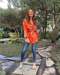 Ingrid Coronado feet photo thumbnail