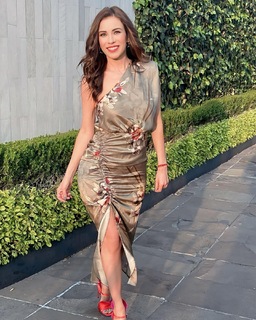 Ingrid Coronado feet photo thumbnail