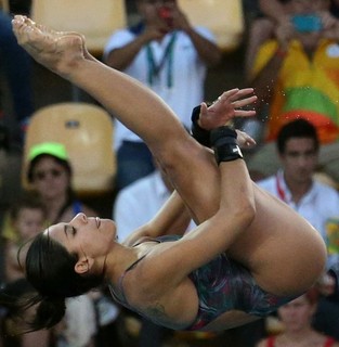 Ingrid De Oliveira feet photo 2