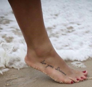 Ingrid De Oliveira feet photo 3